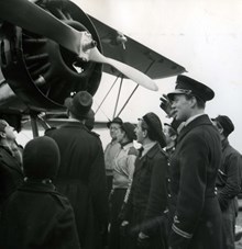 Hägernäs: En flygmaskin demonstreras i februari 1939