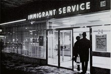 Entrén till Immigrant Service vid Vasagatan 24