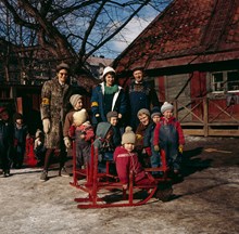 Barn och personal i parkleken vid Saltmätargatans förlängning i Observatorielunden