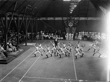 Olympiska spelen i Stockholm 1912. Manlig gymnastikuppvisning inför kunglig publik.