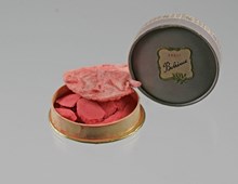 Rougeask från parfymeri F. Pauli