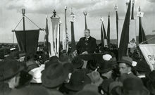 Hjalmar Branting håller tal 1 maj 1917