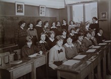 Unga damer på Anna Sandströms skola 1914-1915