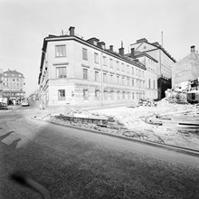 Klarabergsgatan österut mot hörnet av Beridarbansgatan och Hamngatan 19. G.C.I. Gymnastiska Centralinstitutet