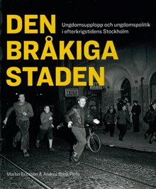 Den bråkiga staden : ungdomsupplopp och ungdomspolitik i efterkrigstidens Stockholm / Martin Ericsson och Andrés Brink Pinto