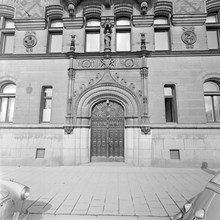 Portal och del av fasad till Strandvägen 31