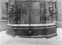 Brunkebergstorg. Brunkebergspumpens nedre del. Pumphuset flyttades till Stortorget 1953