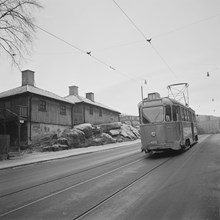 Spårvagn på linje 1. Södersjukhuset i bakgrunden