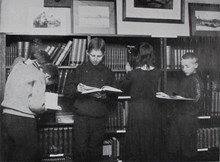 Interiör Stockholms barn- och ungdomsbibliotek 1915