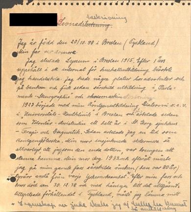 Tre gulnade handlingar som innehåller en judisk kvinnas ansökan om och bifall för praktikplats på röntgenavdelning år 1945.
