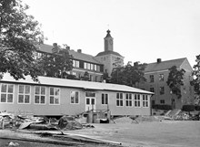 Alviks folkskola. Provisorisk skolpaviljong på skolgården